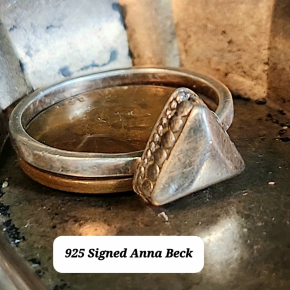 Esquisite, Triangle-Shaped Sterling Silver Ring Signed Anna Beck On The Back. - Picture 6 of 6